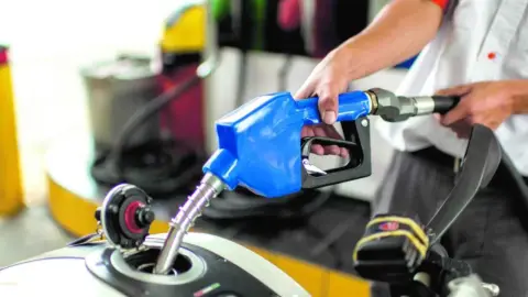 Precios de los combustibles se mantienen sin variación