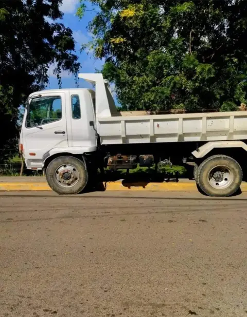 Detienen y envían la justicia a conductor de camión con 5 nacionales haitianos en Montecristi.
