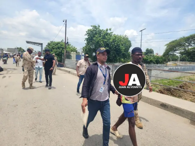 *Migración entrega a extranjero haitiano requerido por Haití en el paso fronterizo de Dajabón*