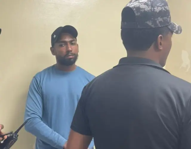 Apresan profesor acusado de agresión sexual contra menor en escuela