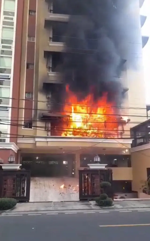 Señora de 80 años salva su vida de milagro tras incendio en su apartamento