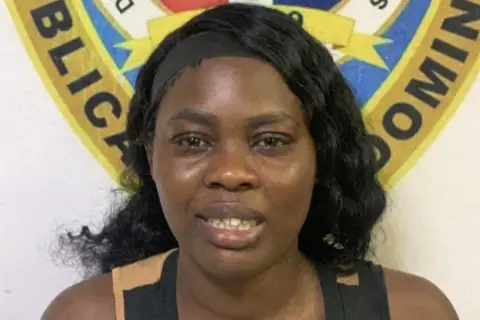 Detienen mujer que desarmó a vigilante e hirió a varias personas en tienda china