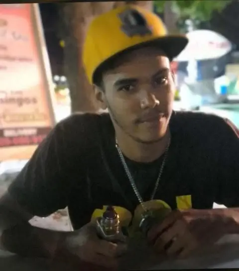Muy lamentable muere mecánico al impactar camión estacionado
